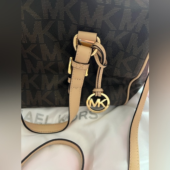 Michael Kors Authentic Brown Signature Logo Medium Grayson Bag NWOT - Picture 3 of 5